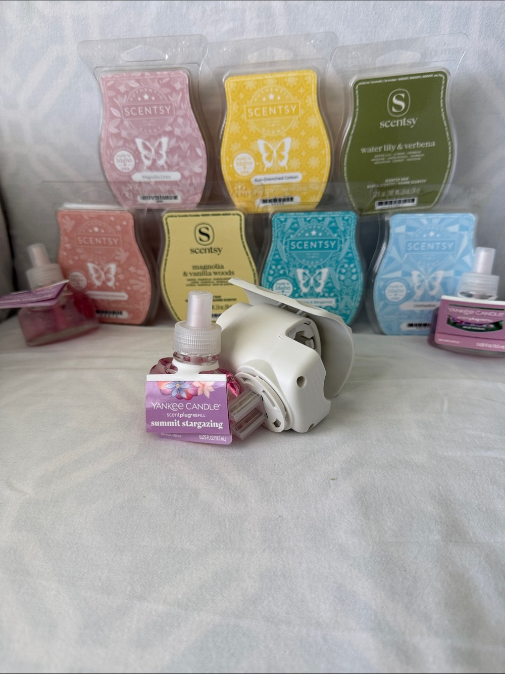 Scentsy melts (7) and Yankee candle diffuser unit and 3 refills NEW